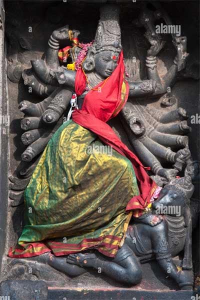 Estátua de bronze , no templo da India